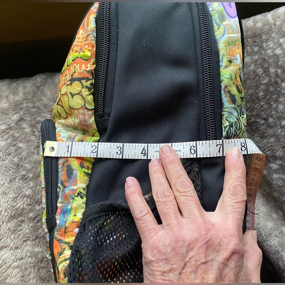 Rare excellent CROCS full-size backpack Alligator Graffiti multicolor w/jibbitz! - Picture 9 of 14